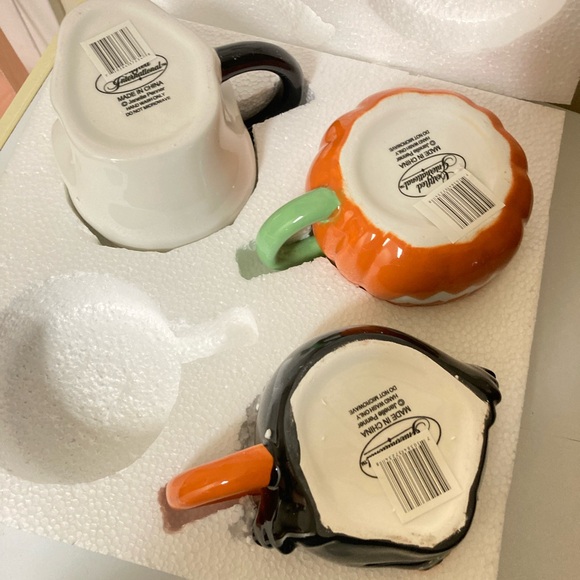 3 Halloween Mugs - Picture 3 of 4